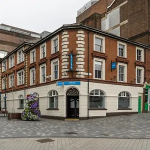 easyhotel-london-luton.cambridgehotelsuk.com/